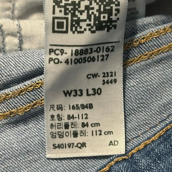 Levi's 724 High Rise Straight Leg Jeans Womans 33 Light Wash Distressed - Picture 8 of 8